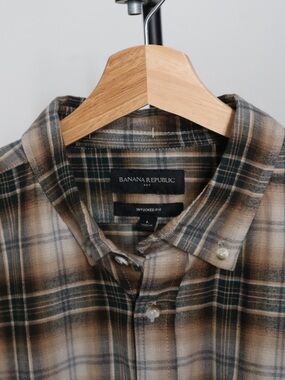 Banana Republic Men's Plaid Button-Down Shirt in Brown and Green